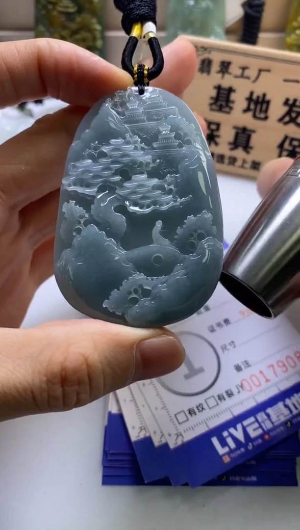 颈饰未镶嵌翡翠