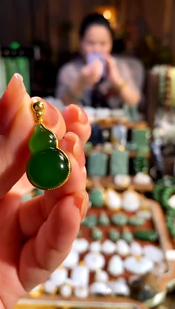 和田玉银S925镶嵌吊坠(赠链).