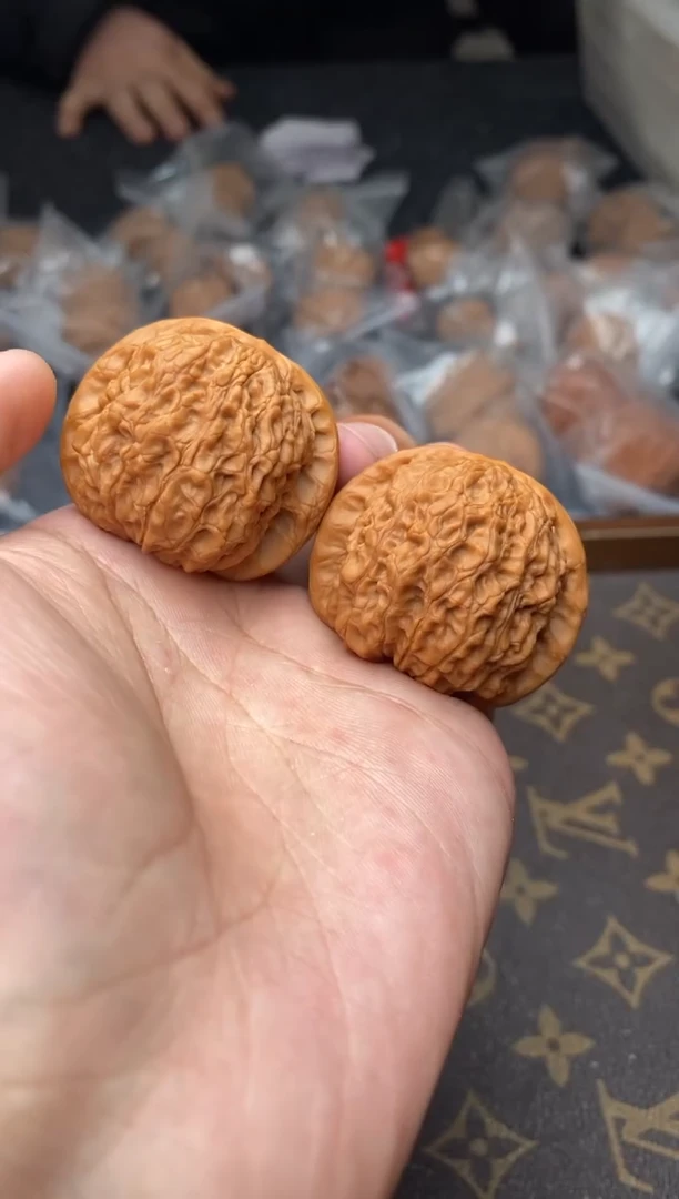 【闪购商品】文玩核桃把件A177号40尺血麒麟