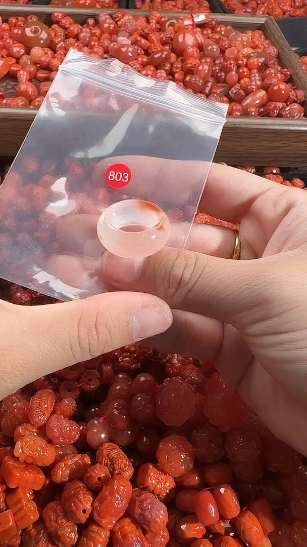 颈饰未镶嵌南红玛瑙1