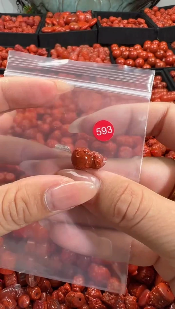 颈饰未镶嵌南红玛瑙1