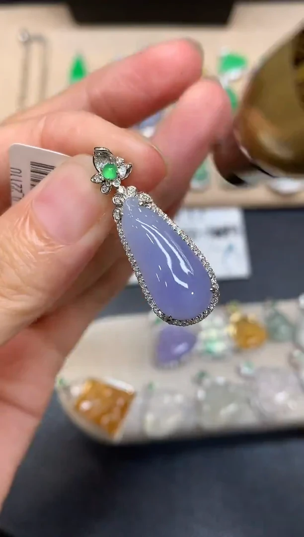 颈饰18K金镶嵌翡翠福瓜【无服务费