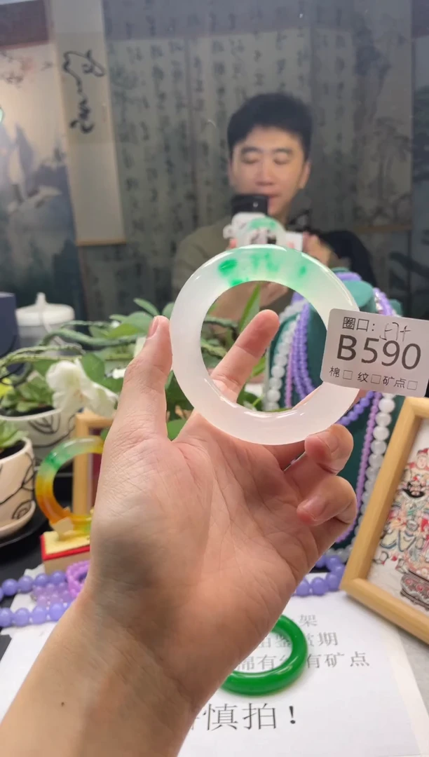 郭子石英岩玉手镯B590