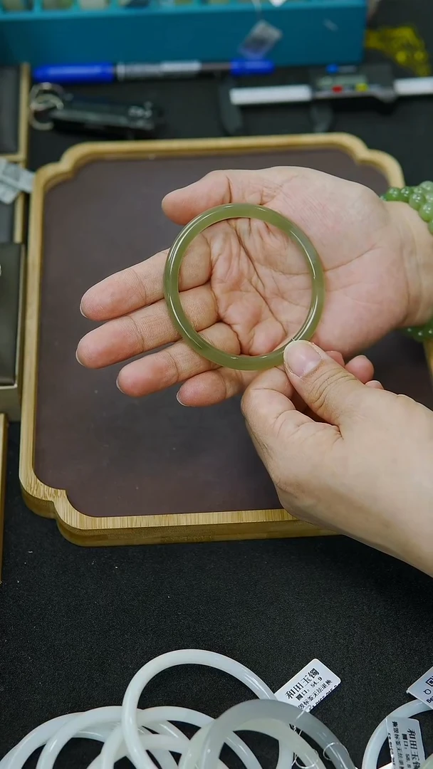 未镶嵌手镯和田玉60圈口  深晴水叮当镯