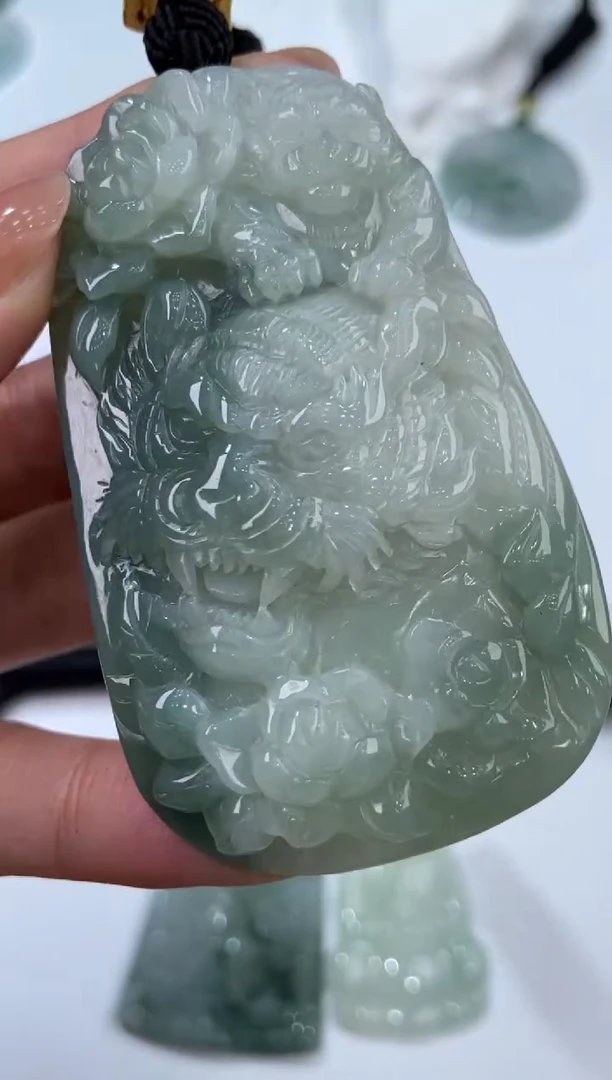 【闪购商品】翡翠未镶嵌颈饰2205673