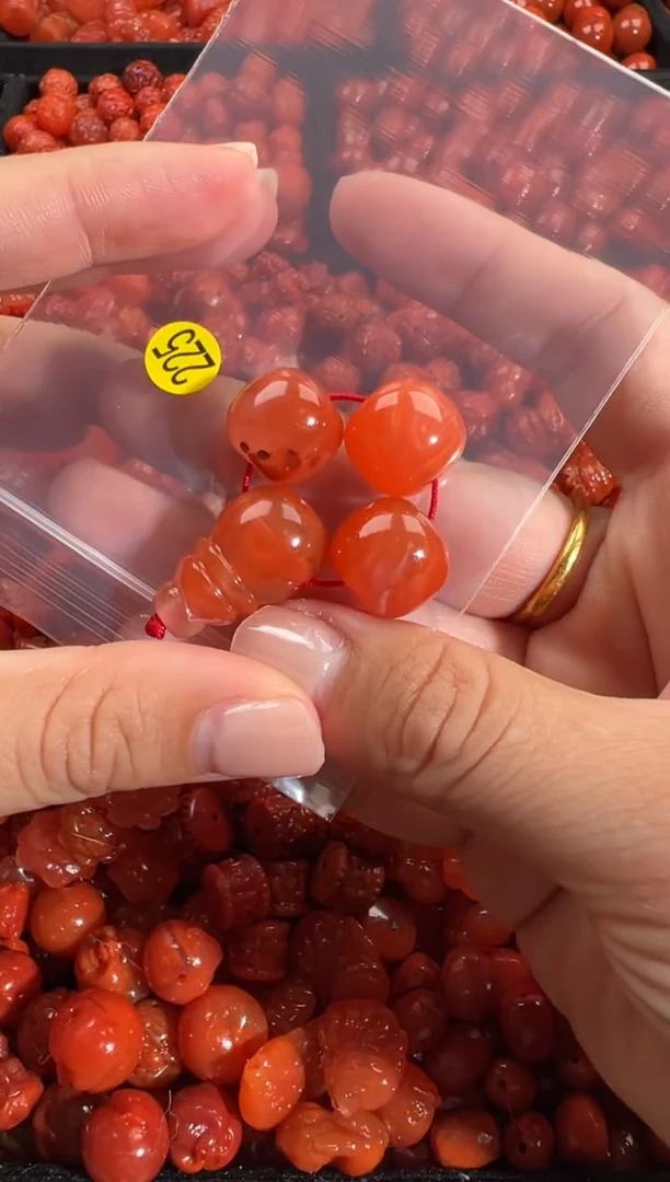 颈饰未镶嵌南红玛瑙1