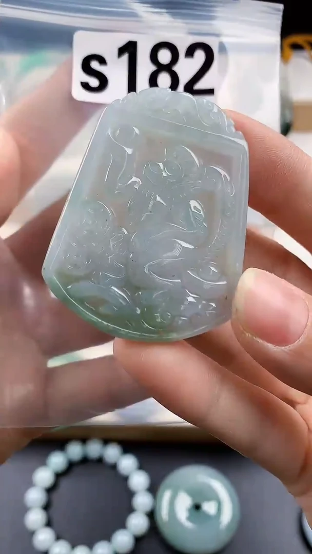 颈饰未镶嵌翡翠天然翡翠吊坠挂件