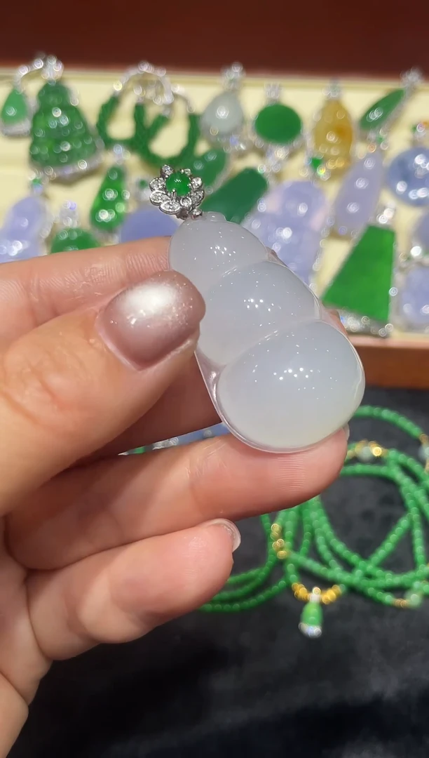 【闪购商品】翡翠吊坠(不含链)18K金镶嵌翡翠