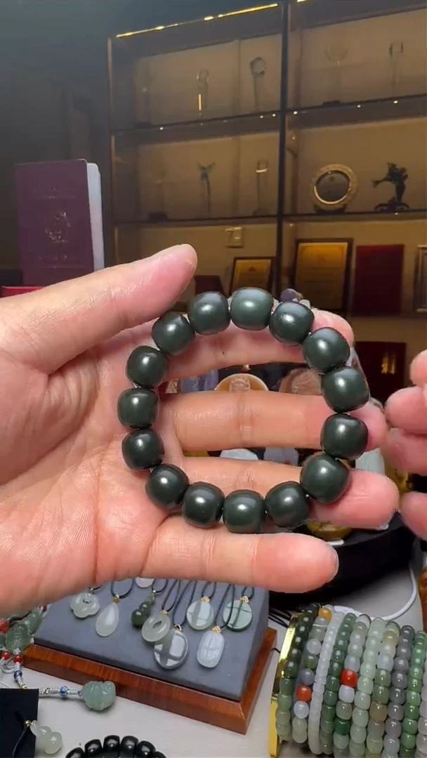 手串未镶嵌和田玉（青玉）黑青手串