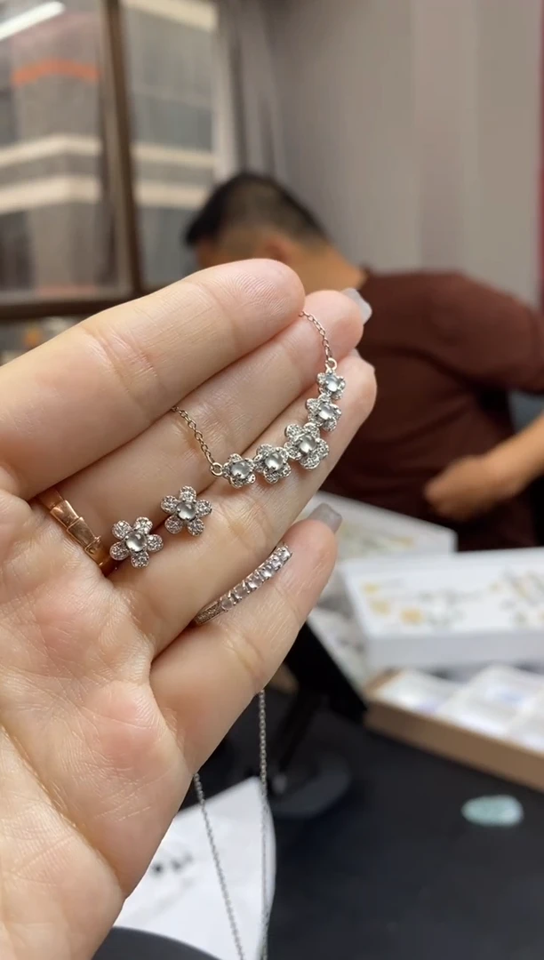 【闪购商品】定制翡翠银S925镶嵌翡翠饰品~