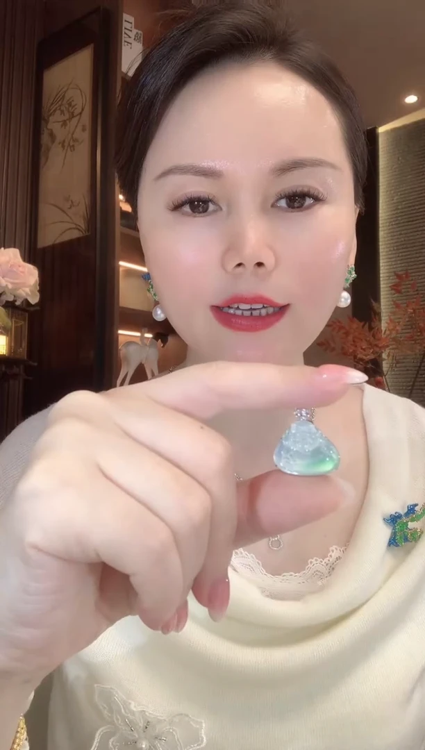 吊坠(不含链)18K金镶嵌翡翠A63