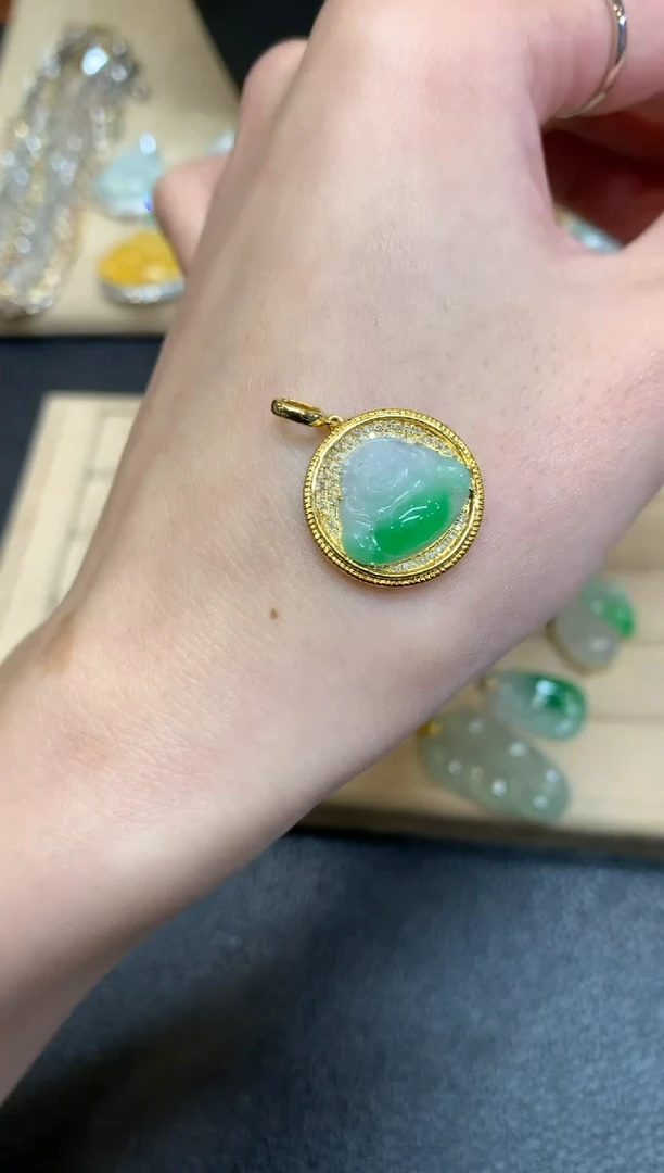 【闪购商品】翡翠颈饰18K金镶嵌佛公【无服务费】