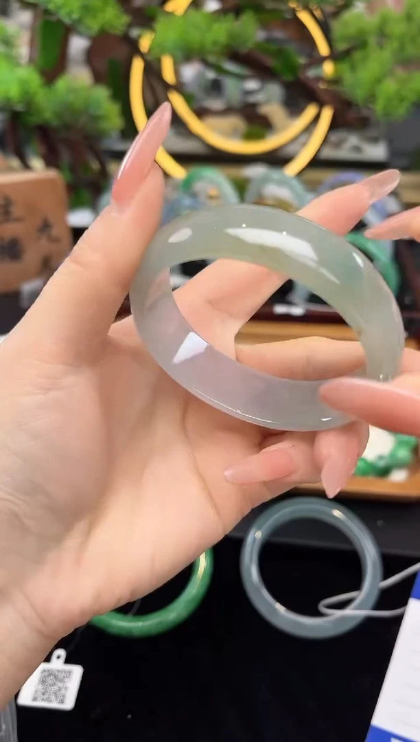 未镶嵌手镯翡翠手镯