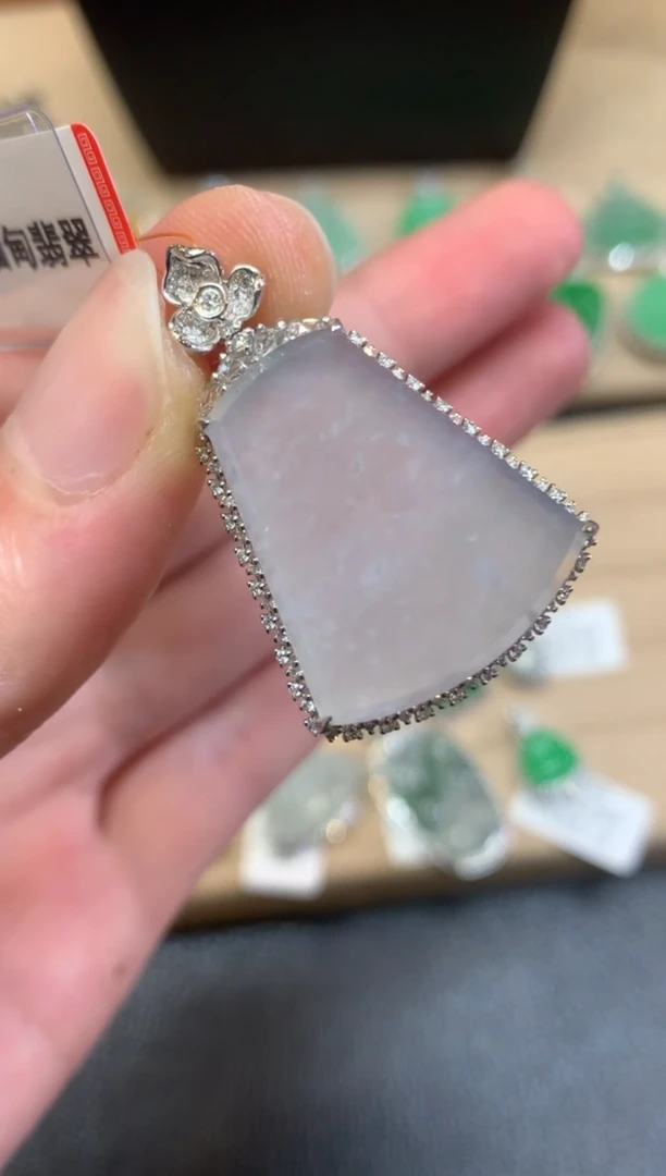 翡翠18K金镶嵌颈饰无事牌【无服务费】