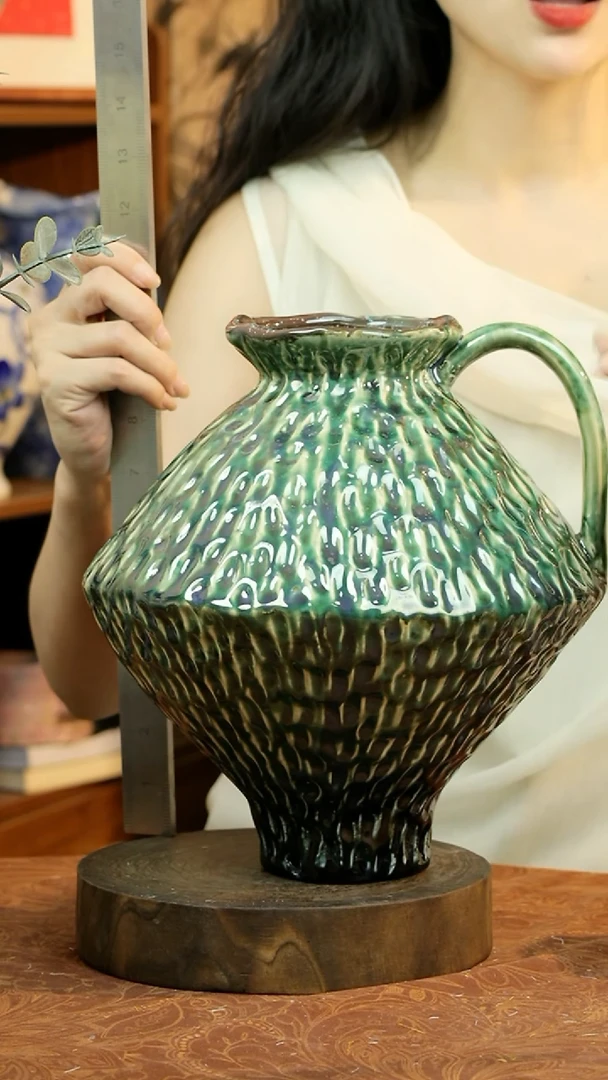景德镇设计师款孔雀绿釉花器