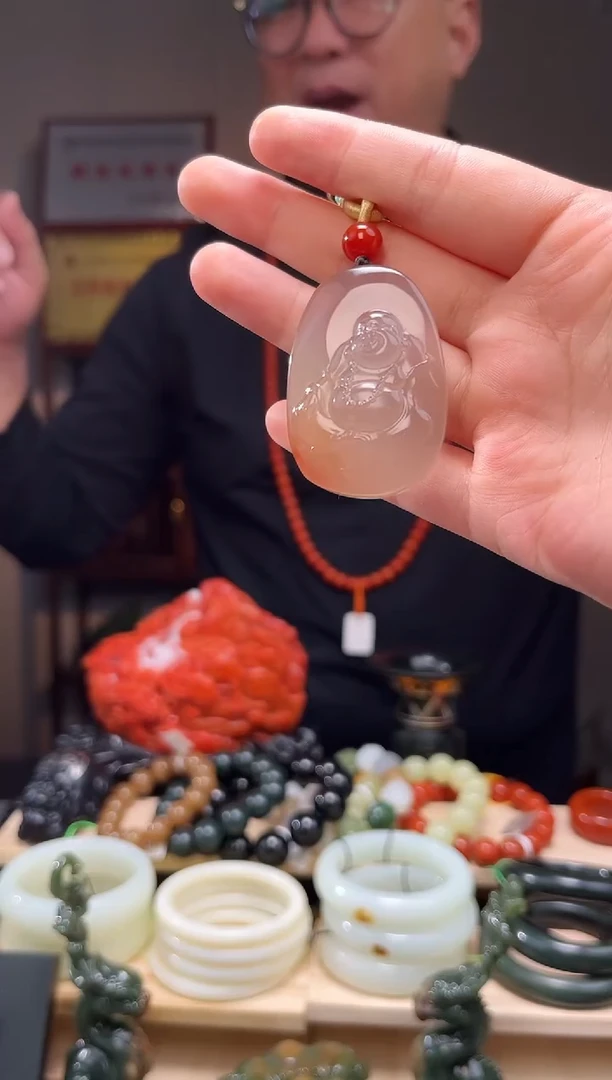 颈饰未镶嵌南红玛瑙吊坠