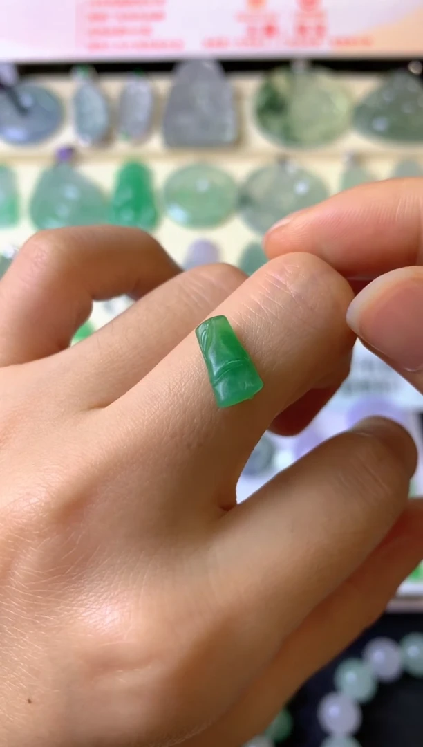 未镶嵌定制翡翠夜****8毛货抛光