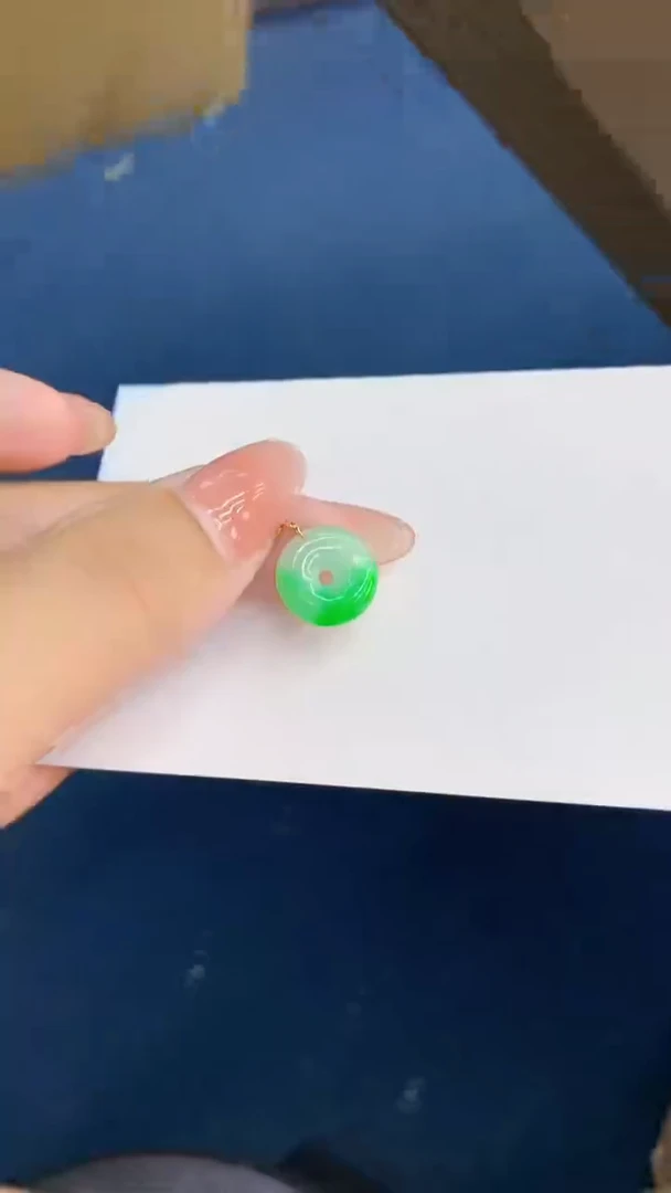 翡翠未镶嵌颈饰           1