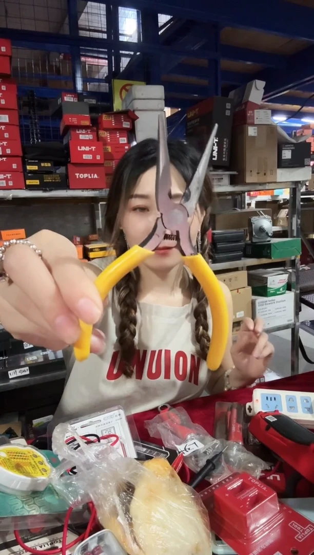 黄色钳子大头的