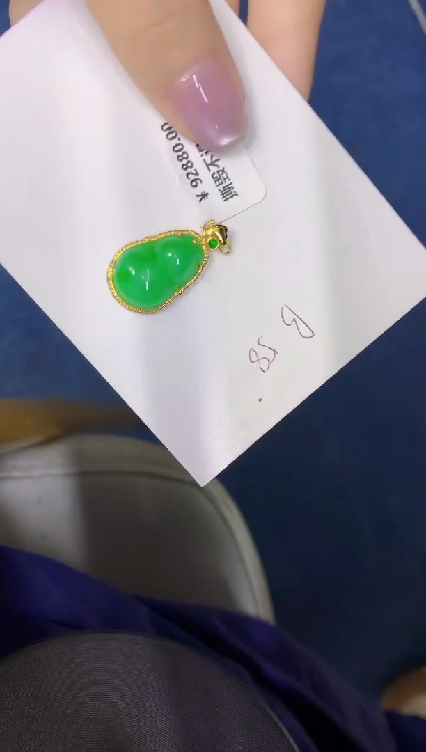 颈饰18K金镶嵌翡翠缅甸天然翡翠A货