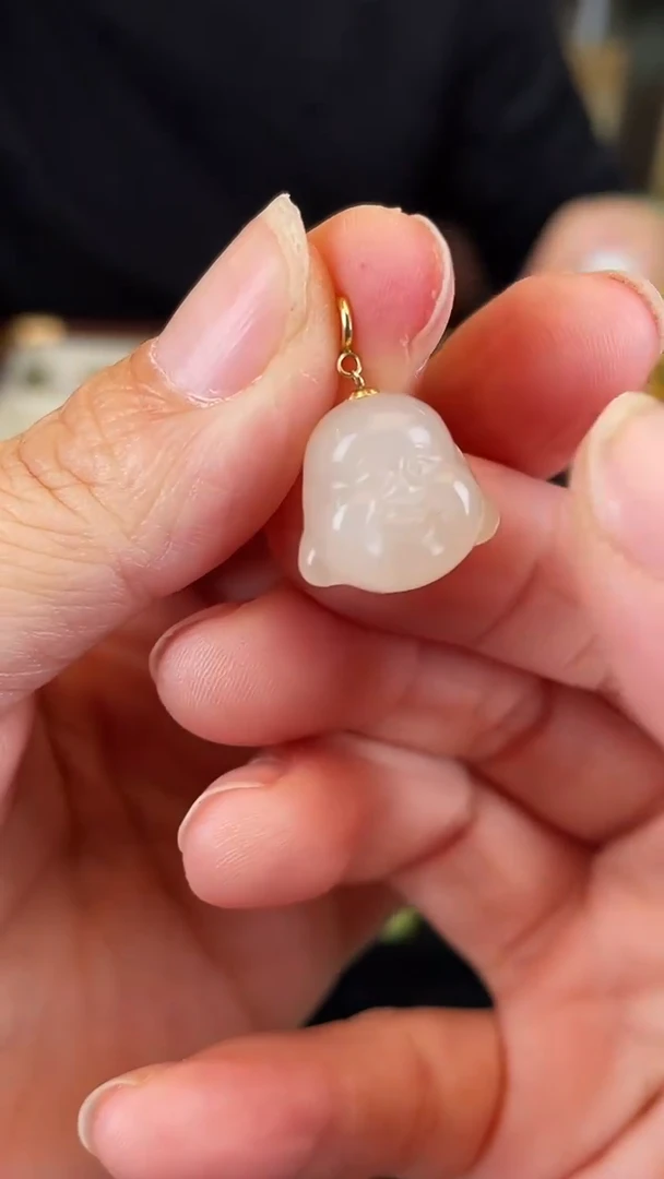 颈饰18K金镶嵌和田玉佛头