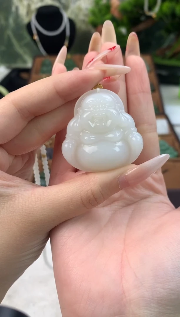 颈饰未镶嵌和田玉吊坠