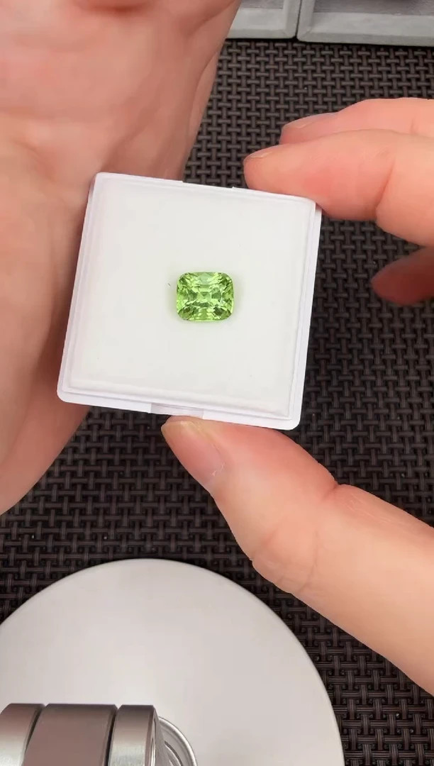 【闪购商品】橄榄石垫形未镶嵌3ct-B012081