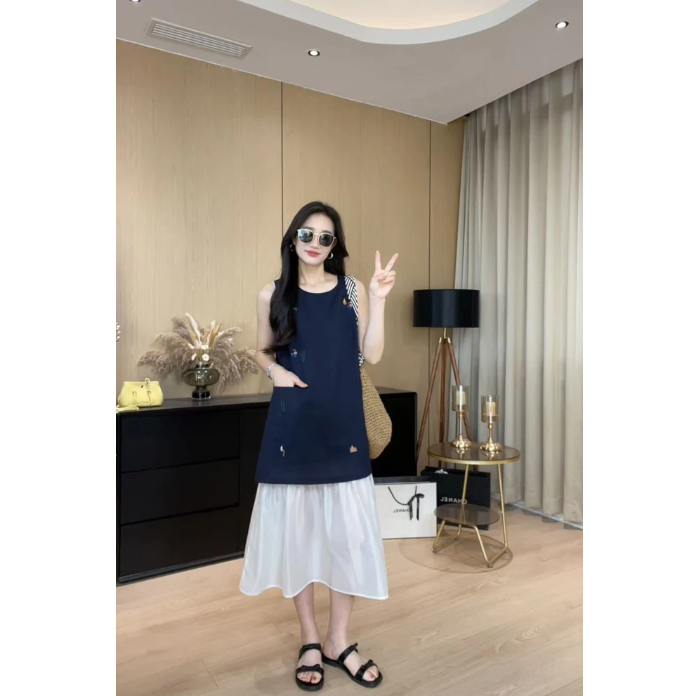 亚麻深蓝色复古刺绣背心连衣裙女2025夏设计感撞色拼接无袖长裙