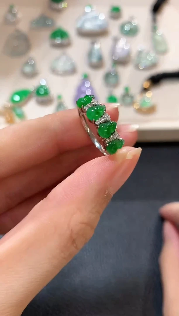 18K金镶嵌戒指翡翠m9