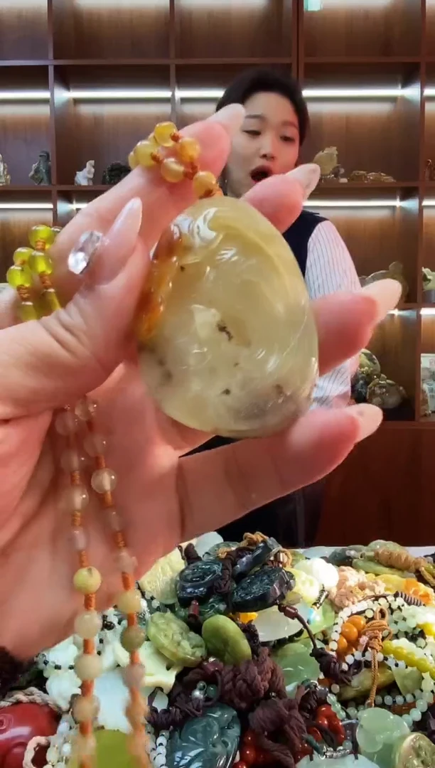 未镶嵌蛇纹石玉吊坠