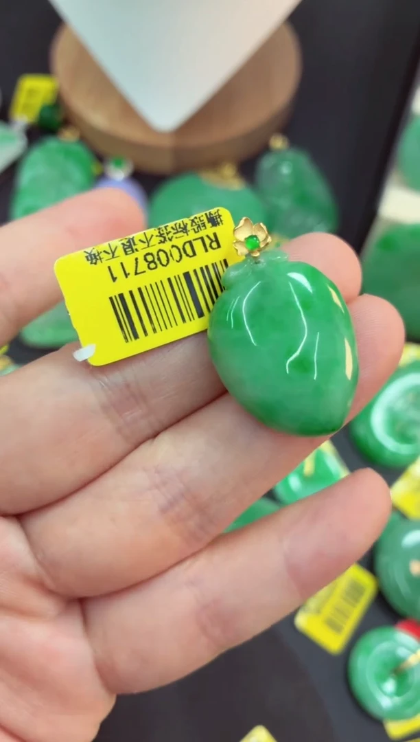 吊坠(不含链)18K金镶嵌翡翠挂件