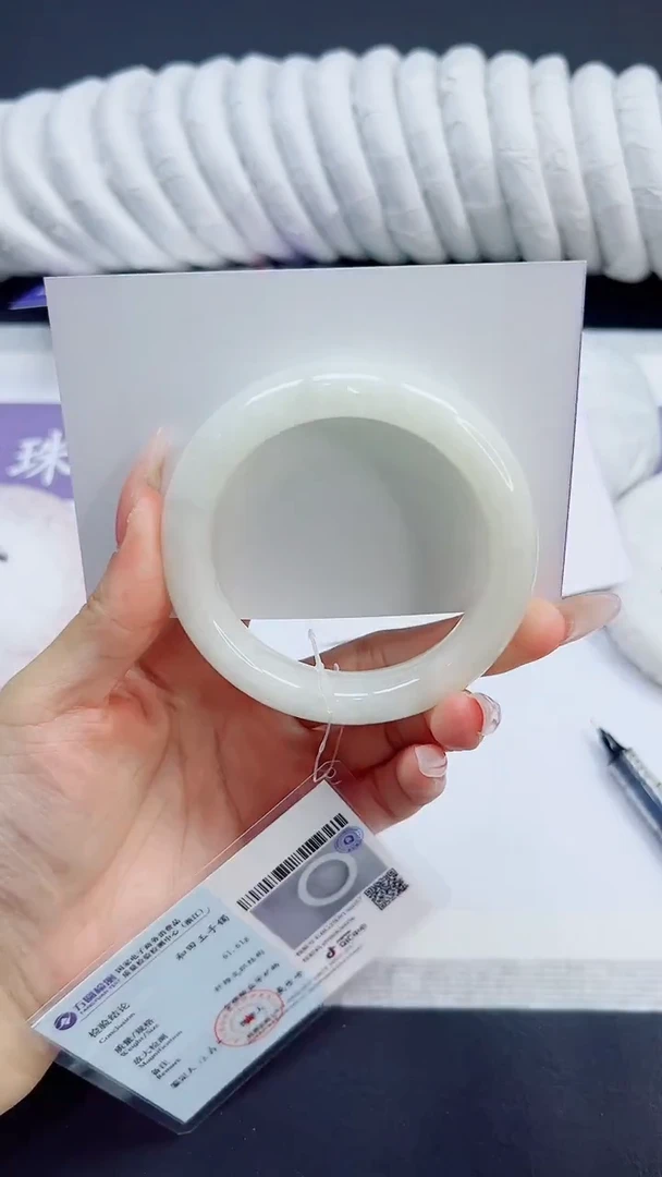 未镶嵌手镯石英质玉25/54.2HTB