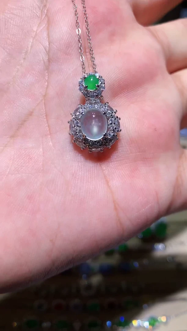 翡翠未镶嵌耳饰吊坠