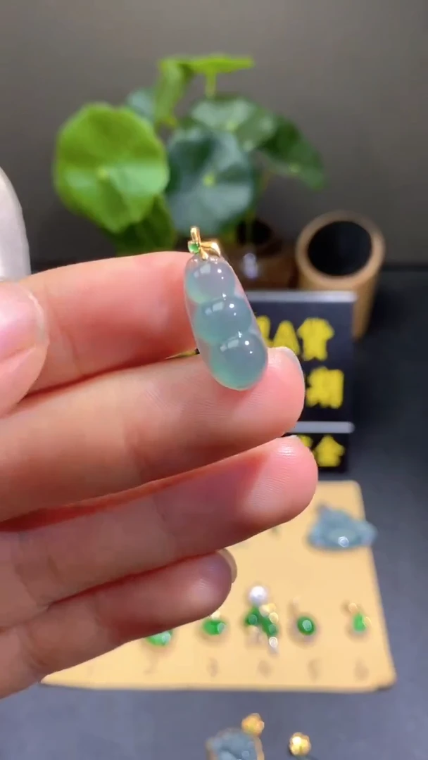 颈饰18K金镶嵌翡翠翡翠A货
