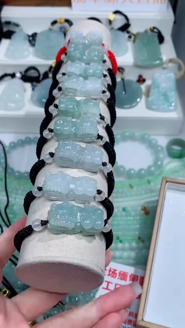 翡翠未镶嵌颈饰吊坠团购多样性发一件