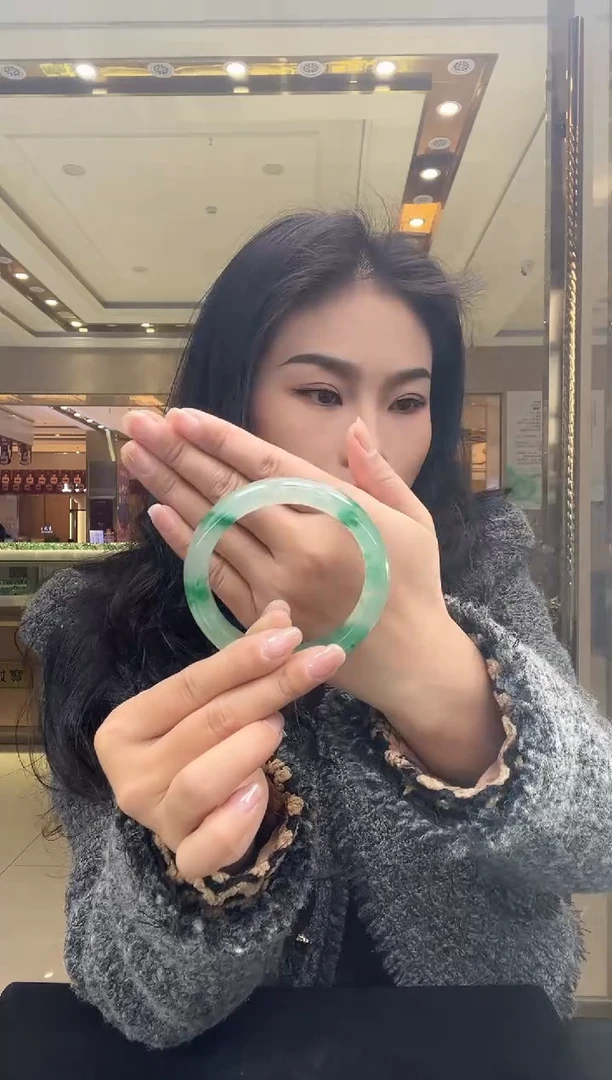 未镶嵌手镯石英质玉1