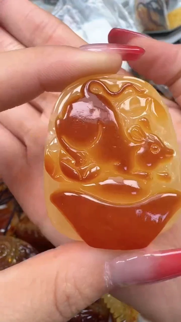 裸石琥珀未镶嵌如图