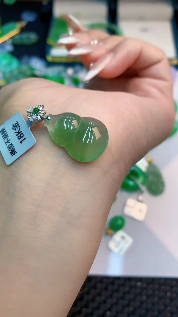 翡翠18K金镶嵌吊坠(不含链)1