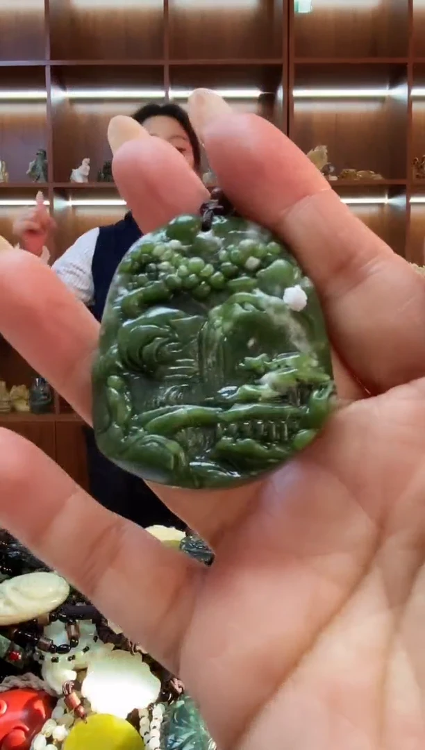 未镶嵌蛇纹石玉吊坠