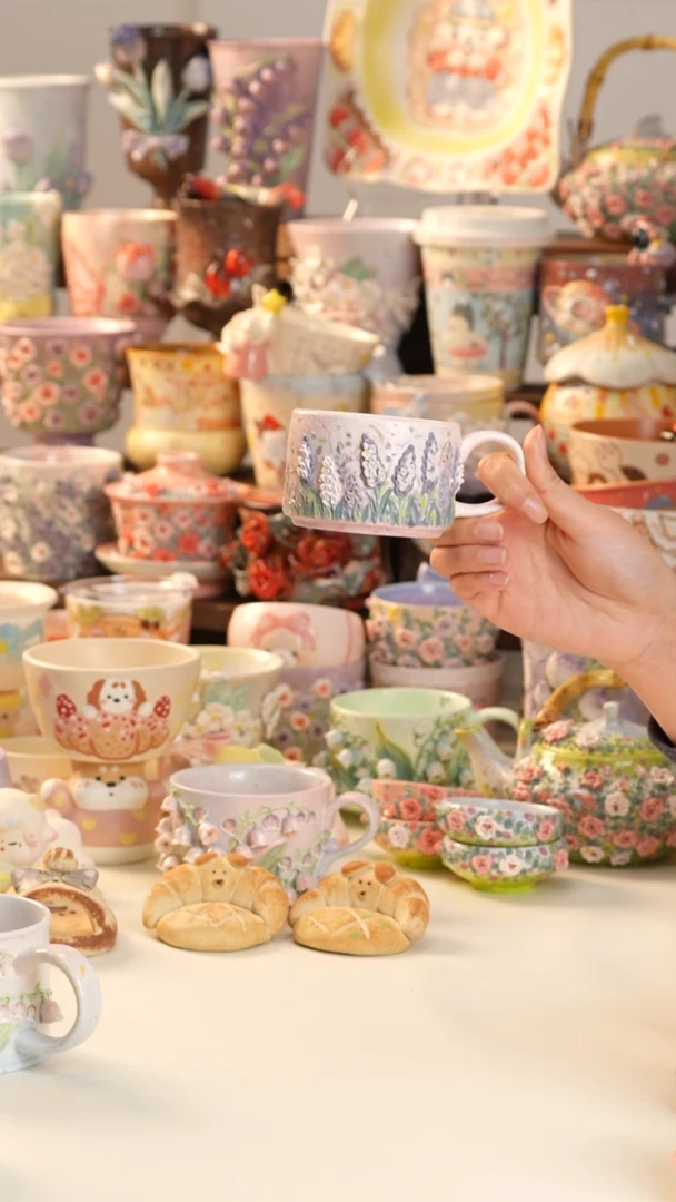 摆件陶景德镇釉下彩手绘设计师款陶瓷