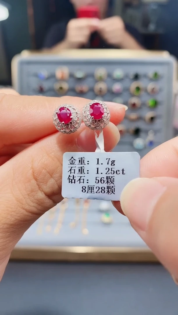 耳饰18K金镶嵌红宝石1.25.