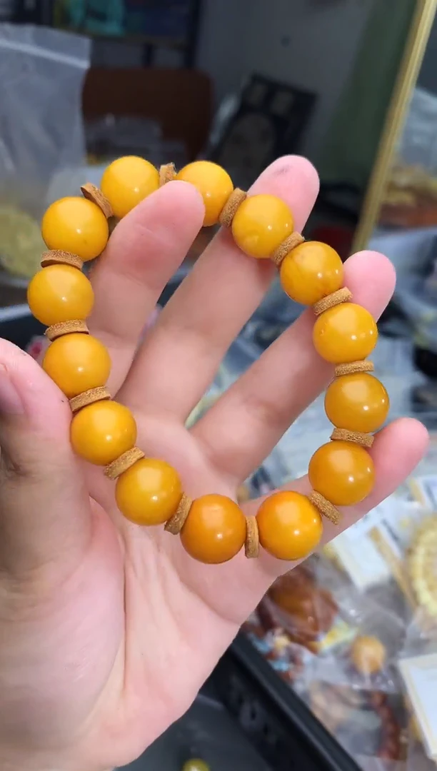 未镶嵌琥珀珠宝奇石95