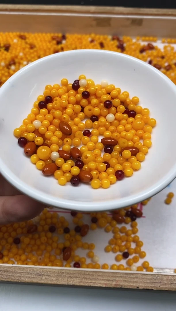 未镶嵌蜜蜡裸石D520鸡油黄蜜蜡4mm100个9.9元