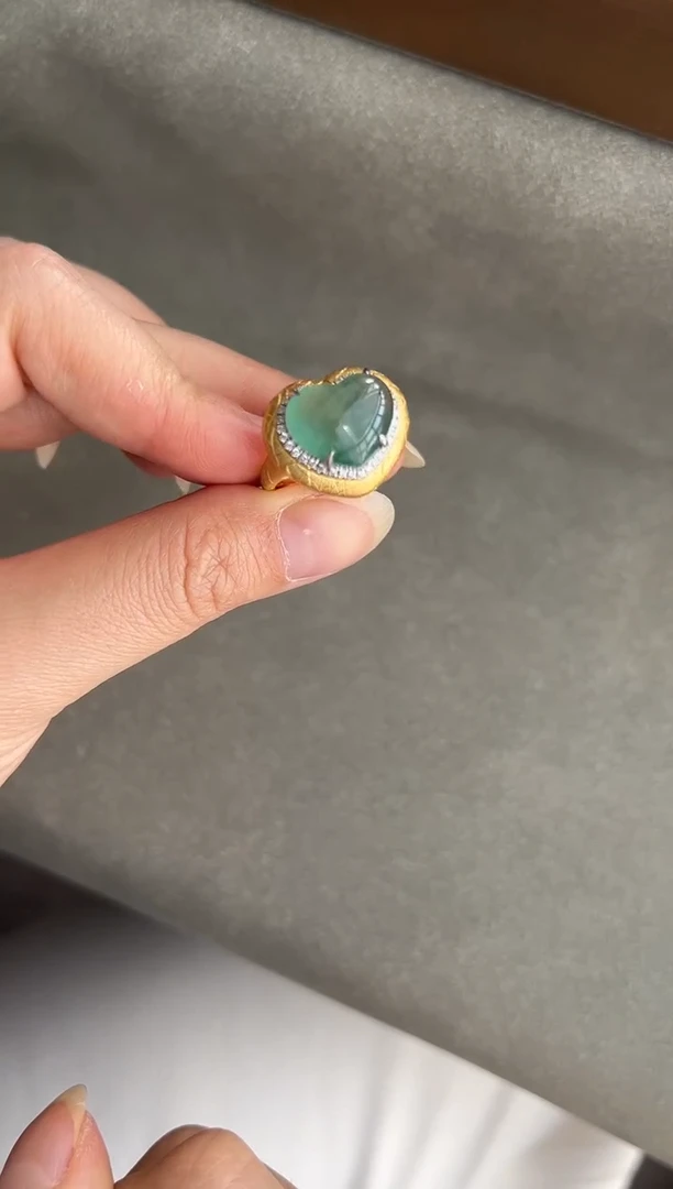 翡翠戒指18K金镶嵌翡翠戒指