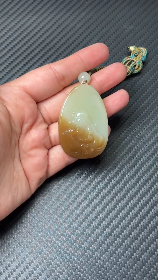 吊坠(赠链)未镶嵌和田玉若羌李保国矿微色差吊坠
