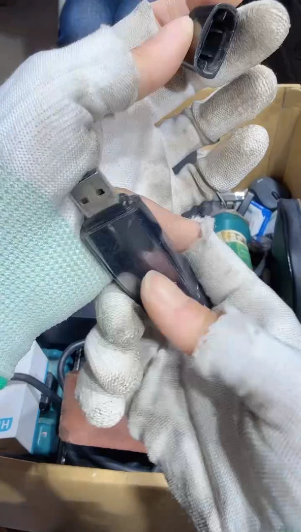 8新一****鱼   071中古商品，瑕疵品，不保好坏。