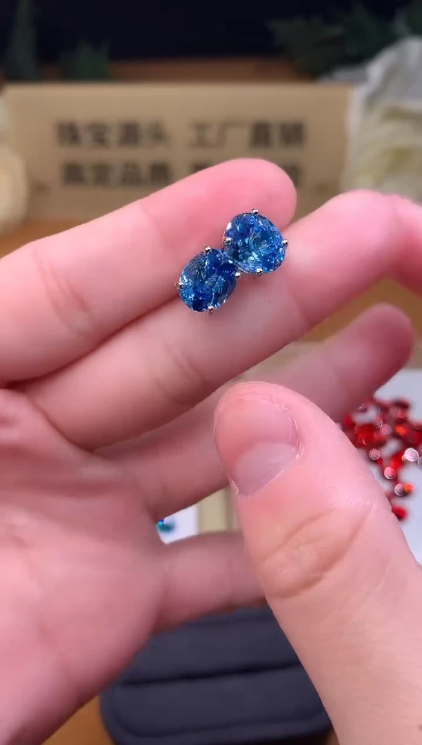 银S925镶嵌耳钉海蓝宝石9999