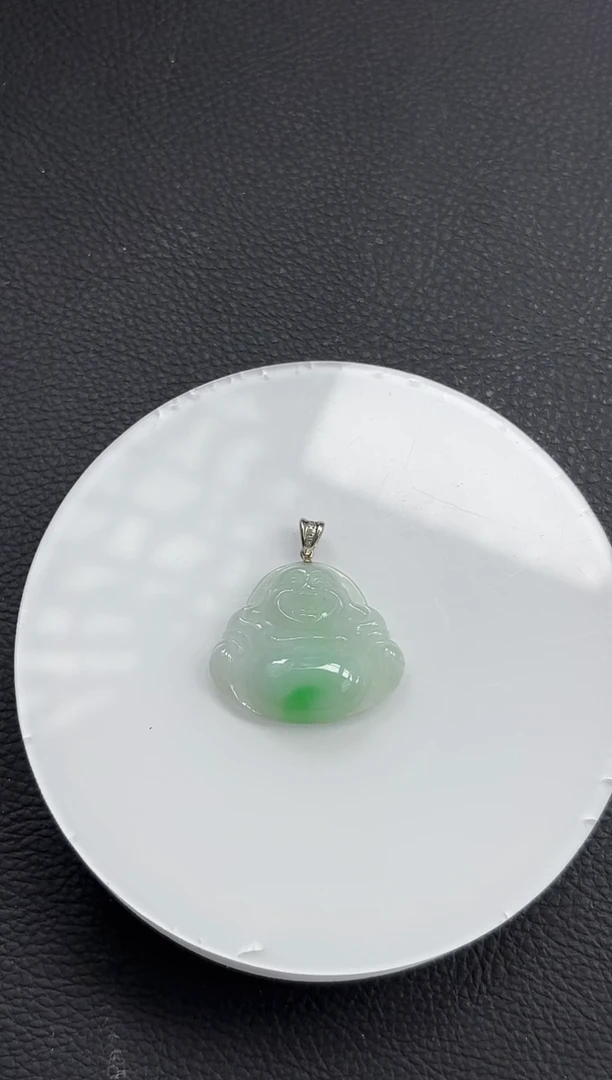 颈饰18K金镶嵌翡翠佛公
