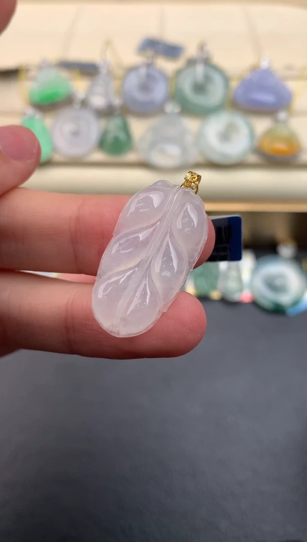翡翠18K金镶嵌颈饰F146