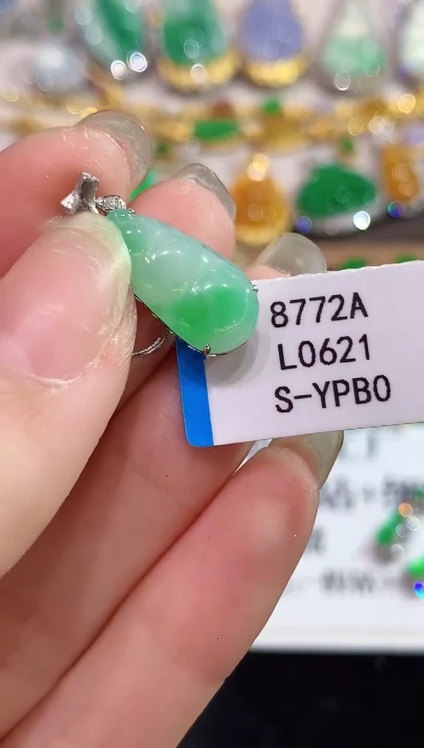 吊坠(不含链)18K金镶嵌翡翠L0621多样性发其一